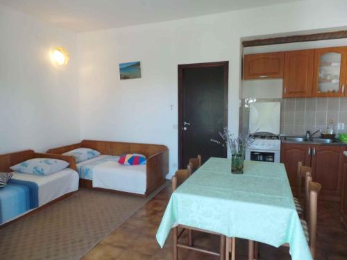 Kuchyňa alebo kuchynka v ubytovaní Apartments in Sabunike/Zadar Riviera 7766