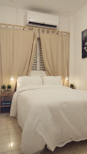 מיטה או מיטות בחדר ב-Room in apartment