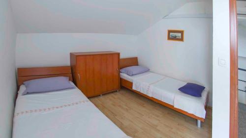 Postel nebo postele na pokoji v ubytování Apartments in Zdrelac/Insel Pasman 31078