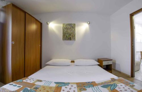 Posteľ alebo postele v izbe v ubytovaní Apartments in Zdrelac - Insel Pasman 31078