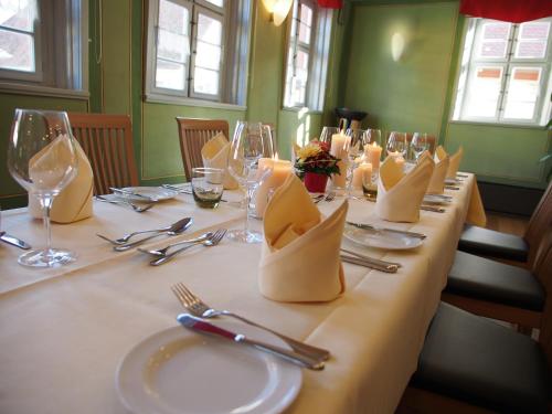 Comida en o cerca de este hotel