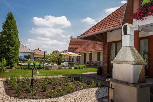 A garden outside Apartment in Balatonkeresztur 35398