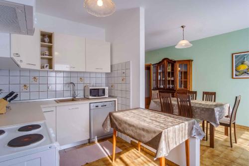Apartment in Mali Losinj 35205
