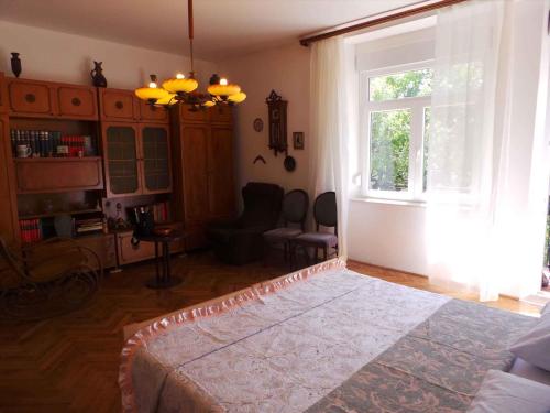 Apartment Villa Paula near Archaeological Museum 27901