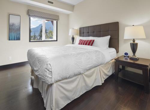 Gallery image of Sundance Suite - Beautiful Condo With Open Pool And Hot Tub in Canmore