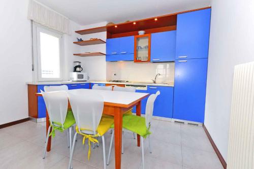 
Cucina o angolo cottura di Apartments in Lignano 21657
