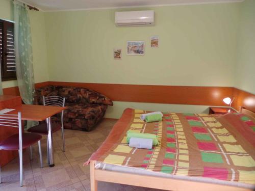 Postel nebo postele na pokoji v ubytování Studio in Plomin Luka - Istrien 8881