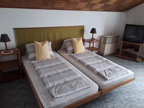Llit o llits en una habitació de Apartment in Keszthely/Balaton 19018