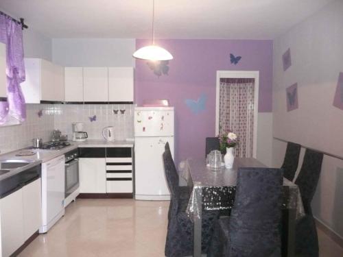 Fotografia z galérie ubytovania Three-Bedroom Apartment in Kampor I v destinácii Kampor