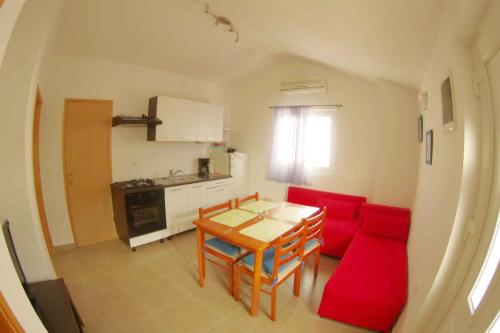Fotografie z fotogalerie ubytování Two-Bedroom Apartment in Razanac III v destinaci Ražanac