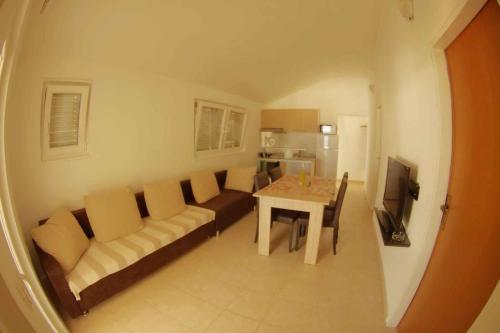Fotografie z fotogalerie ubytování Apartment in Razanac/Zadar Riviera 8256 v destinaci Ražanac
