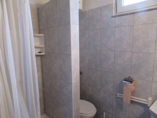 Et badeværelse på Apartment in Razanac/Zadar Riviera 8231
