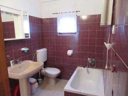 Kúpeľňa v ubytovaní Apartment in Razanac/Zadar Riviera 8227