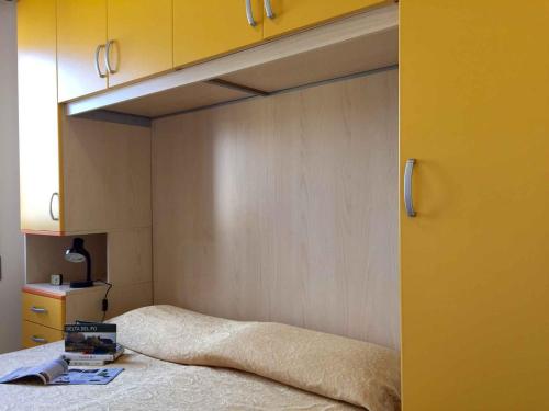 Voodi või voodid majutusasutuse Two-Bedroom Apartment in Rosolina Mare/Venetien 25064 toas