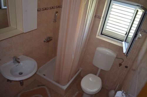 Ένα μπάνιο στο Apartment Palit 1