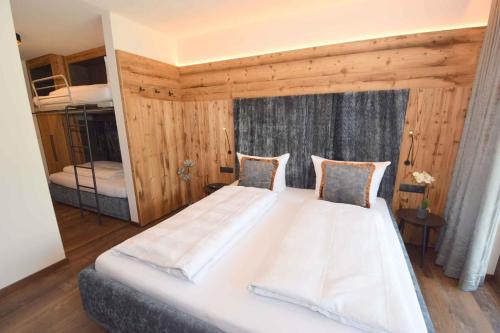 Ein Bett oder Betten in einem Zimmer der Unterkunft Holiday home in Kaltenbach/Zillertal 876