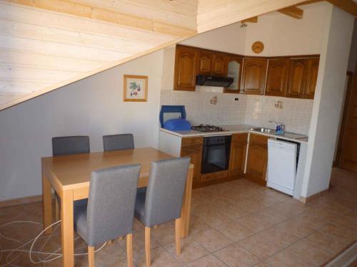 Kuchyňa alebo kuchynka v ubytovaní Apartment Novigrad, Istria 12