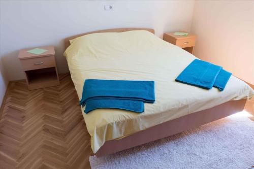 Postel nebo postele na pokoji v ubytování Apartment Banjol 10