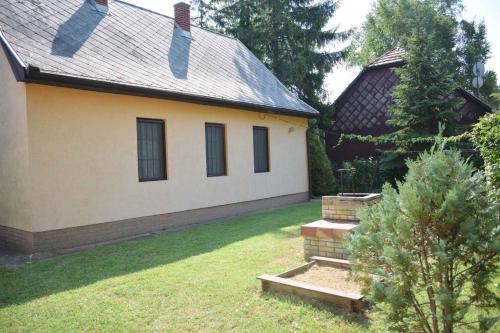 Fotografia z galérie ubytovania Holiday home in Balatonmariafürdo 19288 v destinácii Balatonmáriafürdő