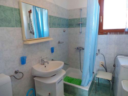 Koupelna v ubytování Holiday home in Medulin - Istrien 8949