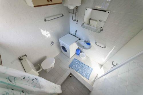 an overhead view of a bathroom with a toilet and sink at Apartment Kozino 12 in Kožino