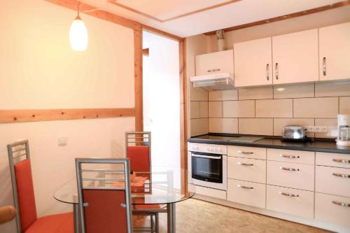 Virtuve vai virtuves zona naktsmītnē Apartment in Blankenstein 3167