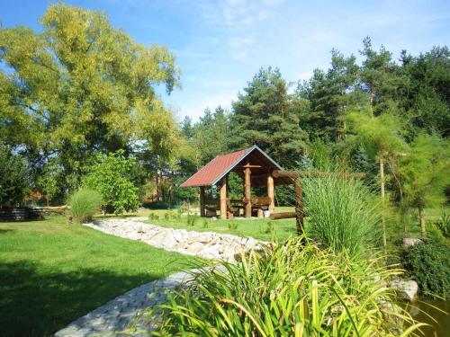 a gazebo in the middle of a garden at Apartment in Frantiskovy Lazne 1609 in Dolní Lomany