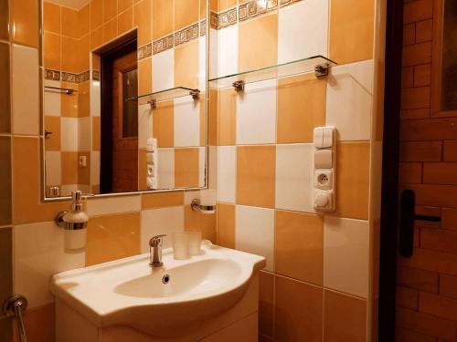 Ένα μπάνιο στο Holiday home in Dolce u Trutnova 2310