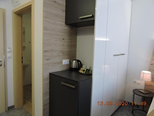 Kuchyň nebo kuchyňský kout v ubytování Primma Hotel
