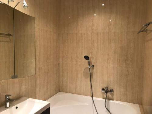 A bathroom at Primma Hotel