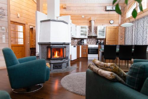 a kitchen with a living room with a fireplace at Kolin Lotus Superior in Kolinkylä