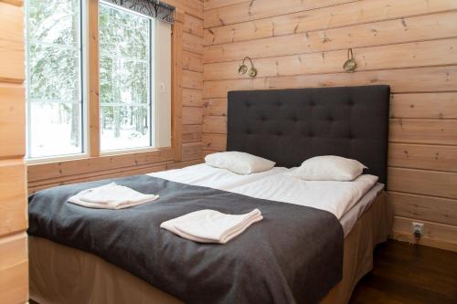 a bedroom with a bed with two towels on it at Kolin Lotus Superior in Kolinkylä