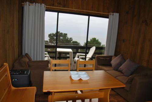 a living room with a table and a couch at Lodge Casa Vieja in Curanipe