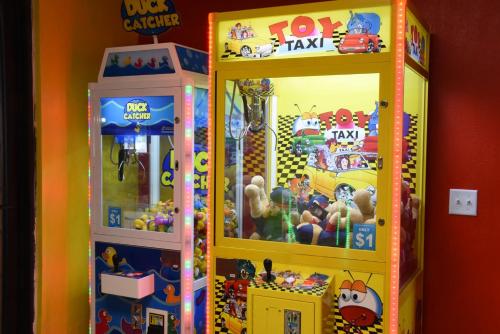 a toy truck and a toy car shop at Woodside Dells Hotel & Suites in Wisconsin Dells