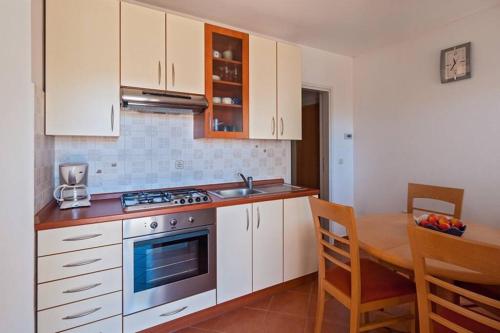 Η κουζίνα ή μικρή κουζίνα στο Peaceful apartment with beautiful sea view