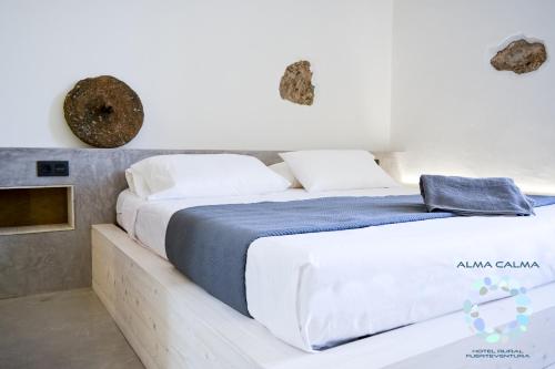 Кровать или кровати в номере Alma Calma Hotel Rural