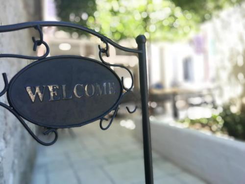 a sign with the word welcome attached to a building at Casa Segota in Veli Iž