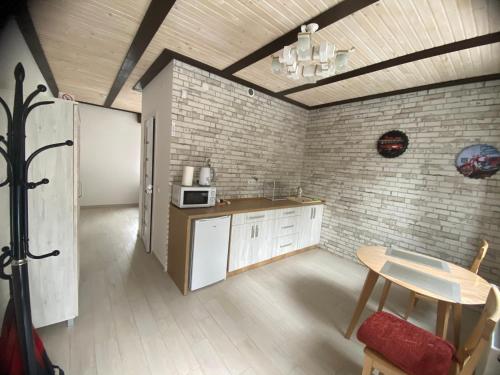 Una cocina o zona de cocina en Феєрія Лісу