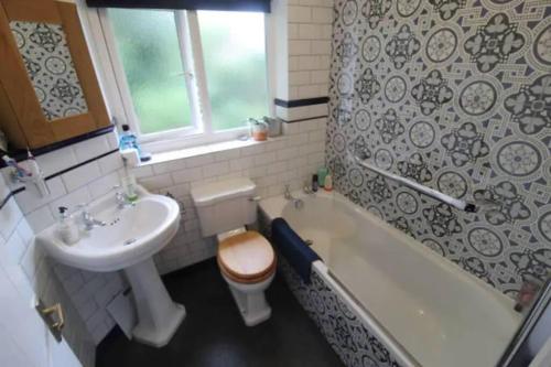 Beautiful house-South Manchester-close to airport