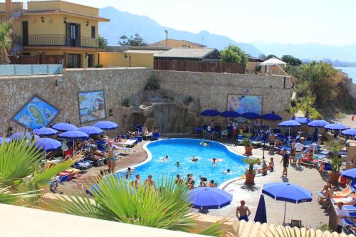 A view of the pool at Hotel La Martinica or nearby