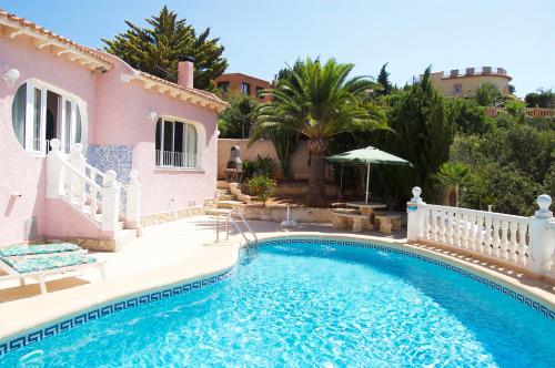 The swimming pool at or close to CASA VIDA, villa encantadora con vistas al mar