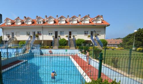 Gallery image of Apartamentos La Arena in Isla