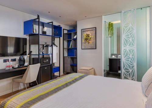 Postel nebo postele na pokoji v ubytování Ultra Tel Aviv Boutique Hotel