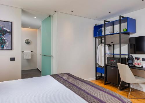 Postel nebo postele na pokoji v ubytování Ultra Tel Aviv Boutique Hotel