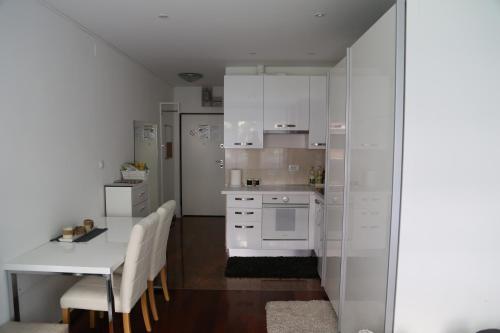 Kuchyňa alebo kuchynka v ubytovaní Apartments Zagreb West