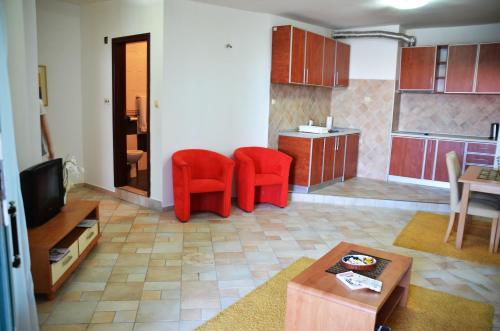 Η κουζίνα ή μικρή κουζίνα στο Apartments Secret Garden