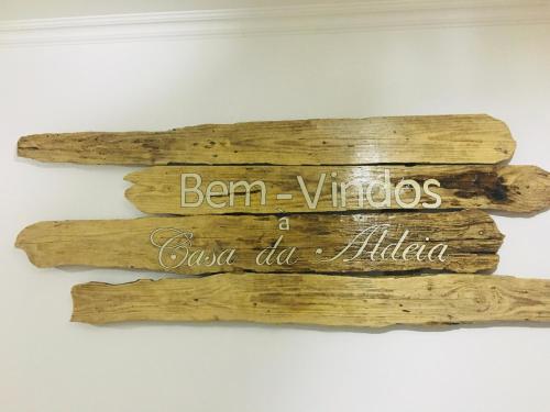 a sign that reads ben vincentos a guest do alice at Casa da Aldeia in Tomar