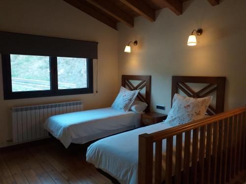 A bed or beds in a room at Les Flors - Hotel Rural & Cabanyes