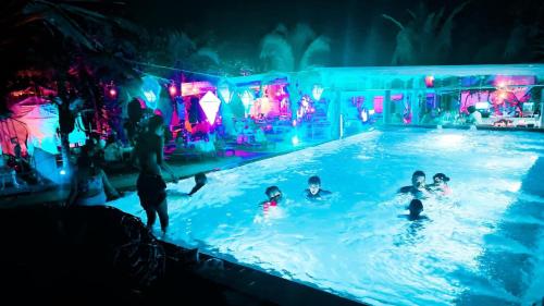 Bazén v ubytování Phuket Signature Glamping nebo v jeho okolí