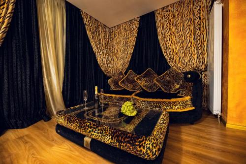 a leopard themed room with a leopard print couch at MOFT Villa in Predeal